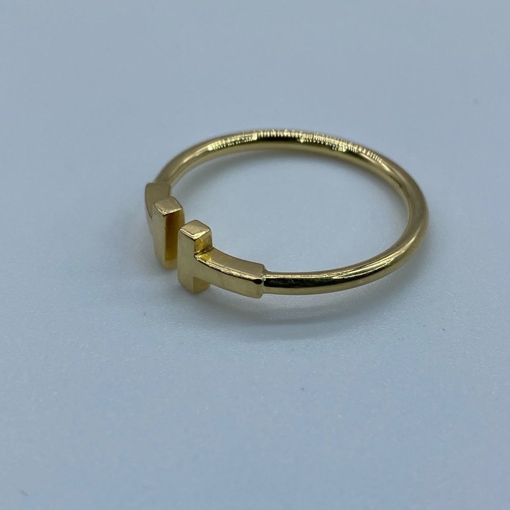 Tiffany T Wire Ring in 18k Gold - Picture 3 of 12